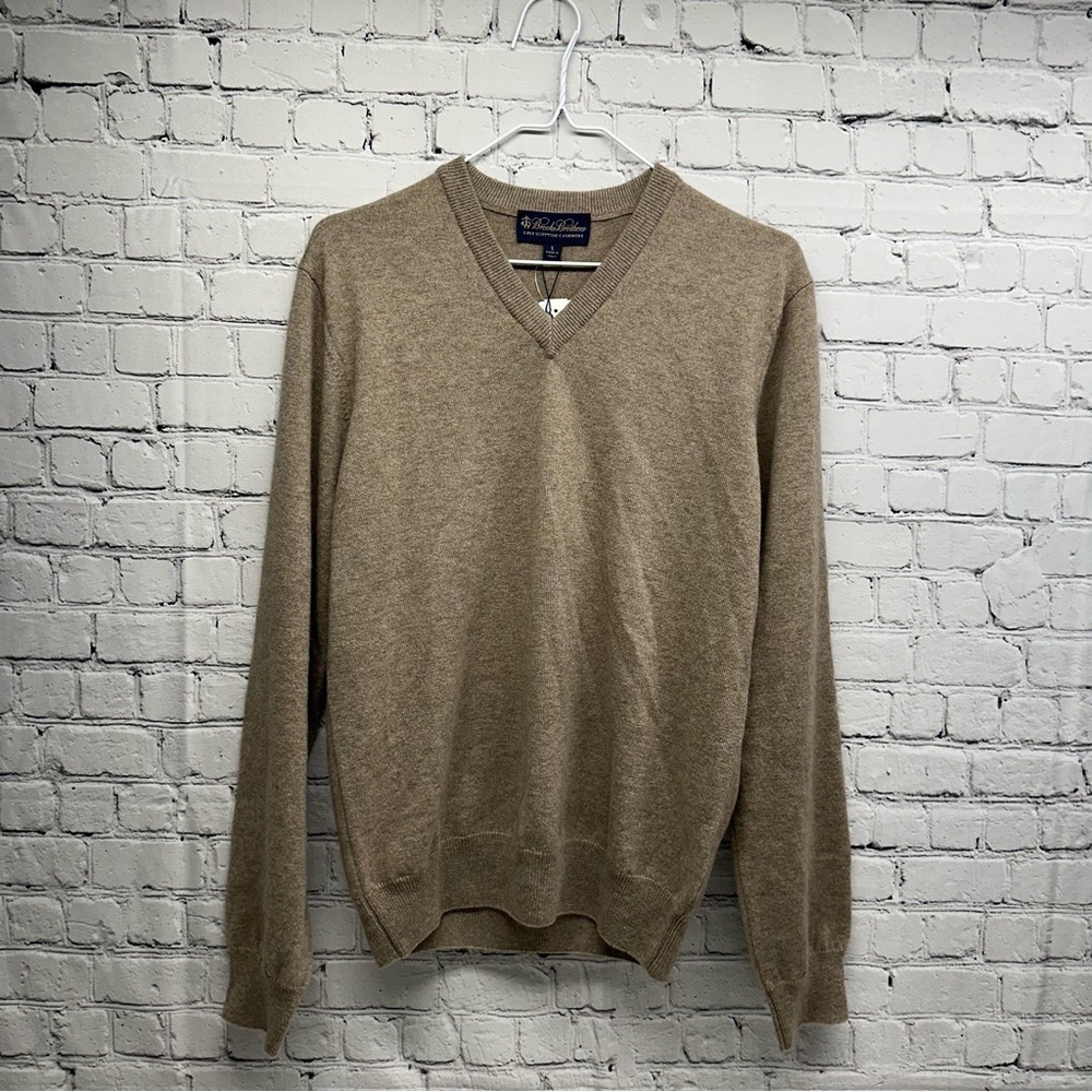 Brooks Brothers Men's Beige V-Neck Sweater 2-ply Scottish cashmere nwt